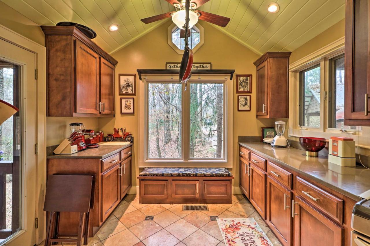 Cozy Conyers Cabin With Fireplace And Pool Table! Exterior photo